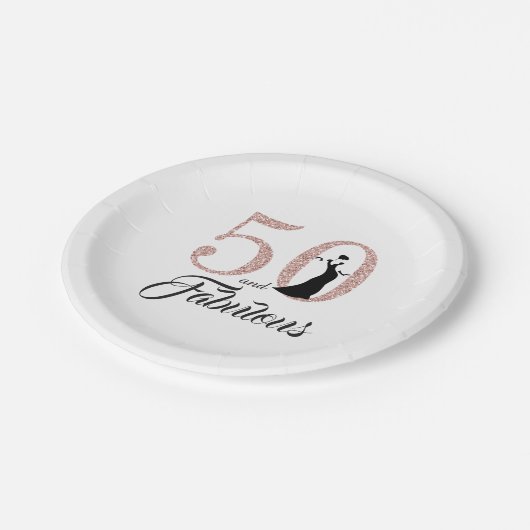 50と素晴らしいピンクのグリッター誕生日パーティー ペーパープレート (アングル)