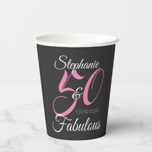 50と素晴らしいピンクのパーソナライズされた誕生日パーティー 紙コップ (裏面)