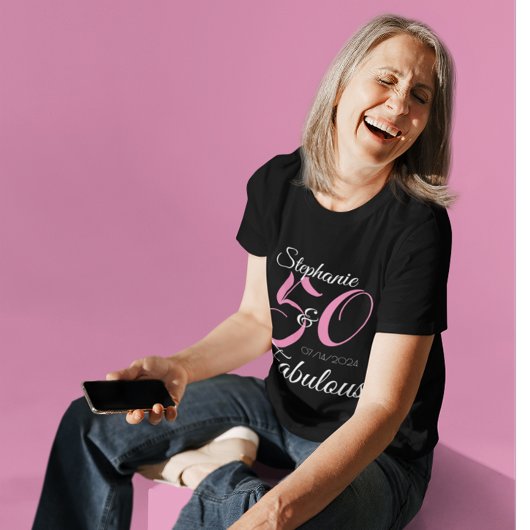 50と素晴らしいピンクのパーソナライズされた誕生日パーティー Tシャツ