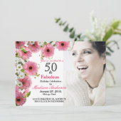 50と素晴らしいピンクのフローラ | 50thフォト誕生日 招待状 (スタンド正面)
