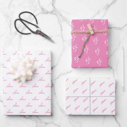 50と素晴らしいピンクパーソナライズされたの誕生日パーティーW ラッピングペーパーシート (正面)