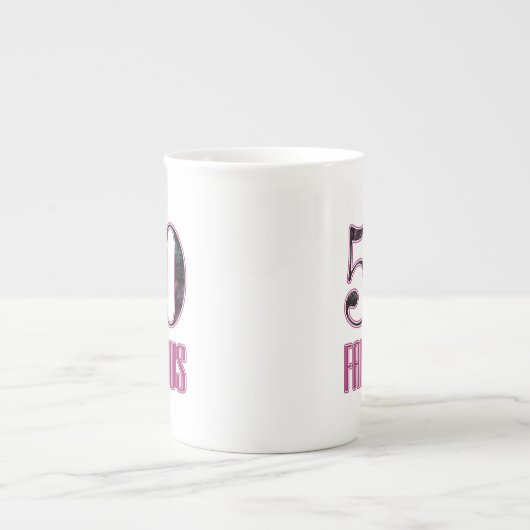 50と素晴らしいピンクブラックタイポグラフィ50誕生日 ボーンチャイナマグカップ (正面)