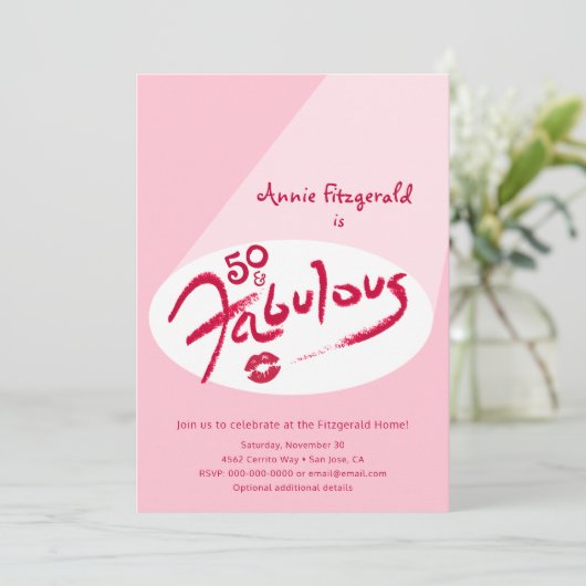 50と素晴らしいピンクレッドリップスティック誕生日招待状 案内状 (スタンド正面)