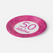 50と素晴らしいホットピンクグラム50th誕生日パーティー ペーパープレート (アングル)