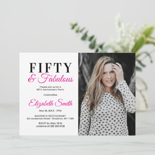 50と素晴らしいホットピンク50誕生日写真 招待状 (スタンド正面)