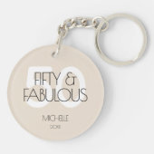 50と素晴らしいモダンベージュ50歳の誕生日パーティー キーホルダー (裏面)