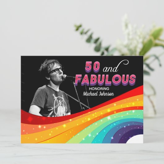 50と素晴らしいレインボーゲイプライドフォト誕生日 招待状 (スタンド正面)