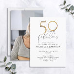 50と素晴らしい白黒と金ゴールドフォト誕生日 招待状<br><div class="desc">「50ですばらしい！」 この黒、白、金ゴールドの女性の50歳の誕生日の招待はシンプル新鮮でユニークある。金ゴールドフォイルに「50」のフェイク番号を付け、「そして素晴らしい」と名パーソナライズされた前と日付情報は黒である。美しい手書きス書クリプトタイポグラフィに「そして素晴らしい」と書かれており、カードの背面には写真がお気に入りのある。このシンプルデザインエレガントは50歳の誕生日パモダンーティーに最適！著作権エレガント招待状、すべての権利を留保。</div>