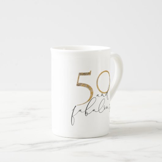 50と素晴らしい白黒と金ゴールド50誕生日 ボーンチャイナマグカップ (正面右)