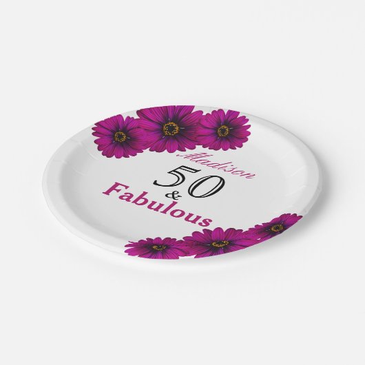 50と素晴らしい紫のデイジー50誕生日 ペーパープレート (アングル)