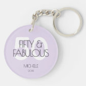 50と素晴らしい紫モダンの50歳の誕生日パーティー キーホルダー (裏面)