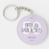 50と素晴らしい紫モダンの50歳の誕生日パーティー キーホルダー (正面)