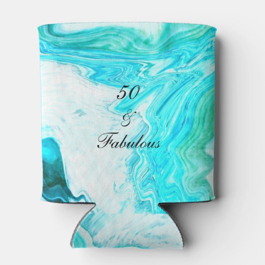 50と素晴らしい誕生日アゲートヘードアートティール（緑がかった色）ブルー 缶クーラー (裏面)