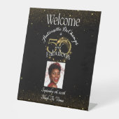 50と素晴らしい誕生日パーティパーソナライズされたー名 台座サイン (正面)