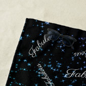 50と素晴らしい誕生日ブラックパープルエレガント ビーチタオル (インサイチュ)