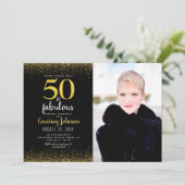 50と素晴らしい誕生日ブラック金ゴールドグリッター写真 招待状 (スタンド正面)