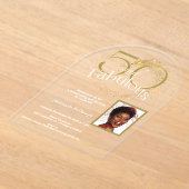 50と素晴らしい誕生日独身のフォトホワイト金ゴールド アクリル招待状 (レイダウン)