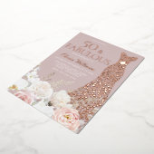 50と素晴らしい赤面フローラ50番目の誕生日バラ金ゴールド 箔招待状 (回転した状態)