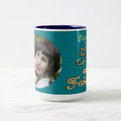 50と素晴らしい金ゴールドティール(緑がかった色)ブルーフォト追加の名前 ツートーンマグカップ (中央)