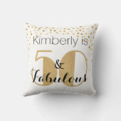 50と素晴らしい金ゴールドパーソナライズされた誕生日パーティー クッション (裏面)