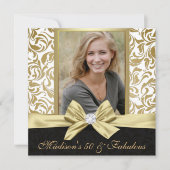 50と素晴らしい金ゴールドホワイトダマスク50誕生日 招待状 (正面)