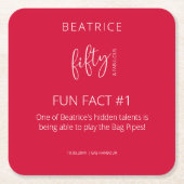 50と素晴らしい50th誕生日おもしろいファクトレッド スクエアペーパーコースター (正面)