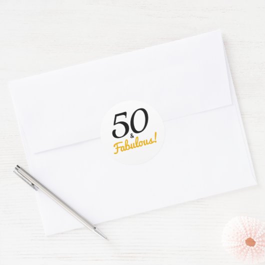 50と素晴らしい |タイポグラフィ50誕生日 ラウンドシール (封筒)