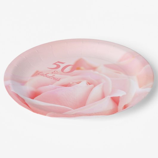 50と素晴らしい |ピンクローズ50誕生日 ペーパープレート (アングル)