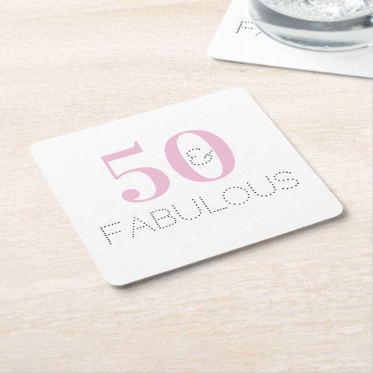50と素晴らしい |モダンタイポグラフィピンク誕生日 スクエアペーパーコースター (アングル)