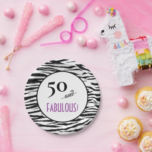 50と素晴らしい！レトロゼブラプリント誕生日パーティー ペーパープレート (パーティー)