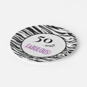 50と素晴らしい!レトロゼブラプリント誕生日パーティー ペーパープレート (アングル)