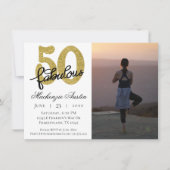 50と素晴らしい |上品な金ゴールド白黒 招待状 (正面)