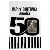 50の写真の白黒誕生日のギフトバッグ ミディアムペーパーバッグ (正面)