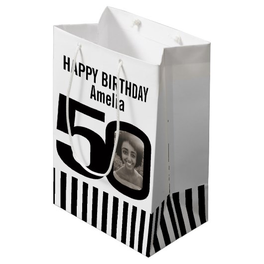 50の写真の白黒誕生日のギフトバッグ ミディアムペーパーバッグ (正面アングル)