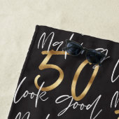 50の外観を良くする金ゴールド誕生祝い ビーチタオル (インサイチュ)