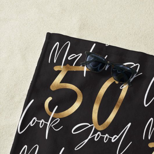 50の外観を良くする金ゴールド誕生祝い ビーチタオル (インサイチュ)