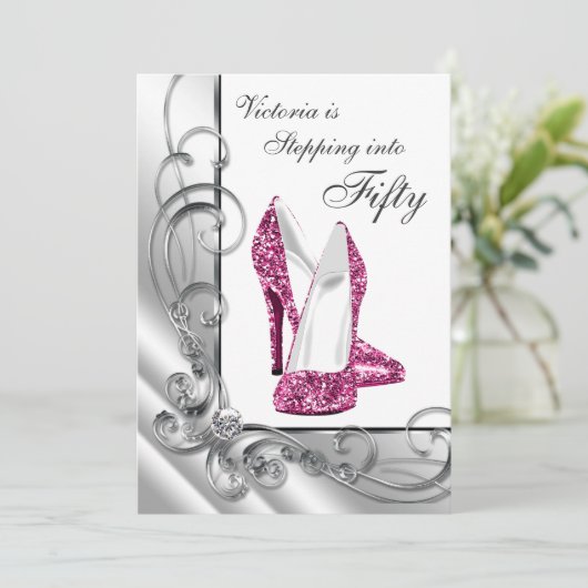 50の誕生日パーティーにステップインするホットピンク 招待状 (スタンド正面)