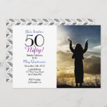 50はニフティ！50th Birthday Partyフォト招待状 招待状<br><div class="desc">ビッグ5-0だ！この「50はニフティだ！」招待で50歳の素晴らしい誕生日パーティーを名誉のゲストに投げる！ゲストの名前、日付、場所、RSVPの情報を入力！その後、サンプル写真を特別な人物の1人に置き換える！</div>