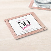 50アンドファボウスピンクグリッターパーティの招待状 スクエアペーパーコースター (アングル)