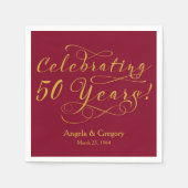 50パーソナライズされた周年結婚金ゴールドワイン スタンダードカクテルナプキン (正面)