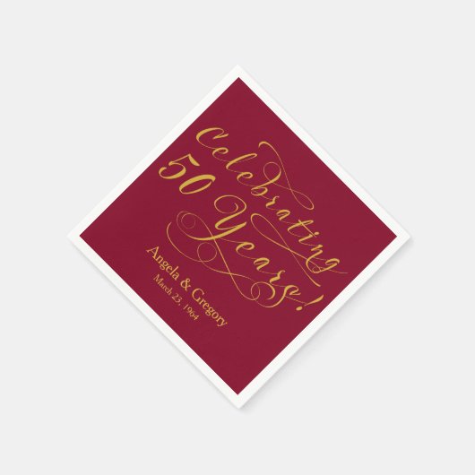 50パーソナライズされた周年結婚金ゴールドワイン スタンダードカクテルナプキン (角)