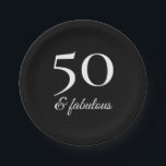 50モダン誕生日白黒タイポグラフィ ペーパープレート<br><div class="desc">このパーティー、白黒のデザインで50歳になる素晴らしいシンプル人に完璧なエレガントを投げる。黒い背景の白いタイポグラフィに「50&fabuous」という言葉が現れる。この多彩モダンなデザインは、50の誕生日パーティーテーマの範囲に適している。</div>