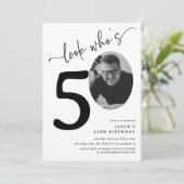 50人だ!写真モダン50誕生日 招待状 (スタンド正面)