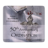 50名前をカスタムする調整記念日チャイス カッティングボード (正面)