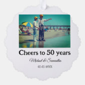 50周年に対する歓呼の追加の名前の写真日付 オーナメントカード (裏面)