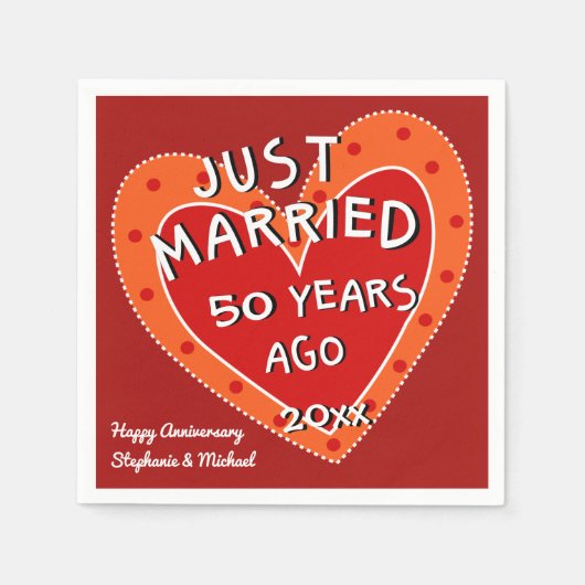 50周年または任意の年のおもしろい赤いハートパーティー スタンダードカクテルナプキン (正面)