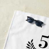 50周年結婚白黒リース ビーチタオル (インサイチュ)