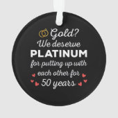50周年結婚I -金ゴールドカップルおもしろい オーナメント (裏面)