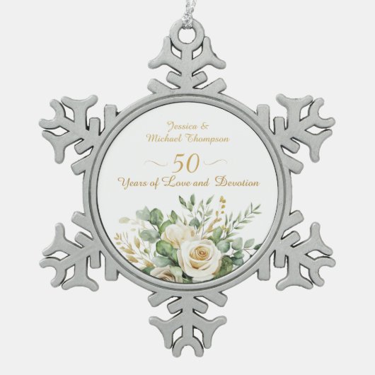 50周年記念エレガントホワイトローゼス金ゴールドリングや輪 スノーフレークピューターオーナメント (正面)