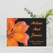 50周年記念ディナーの招待状 ブラックの背景にリリー 招待状 (スタンド正面)